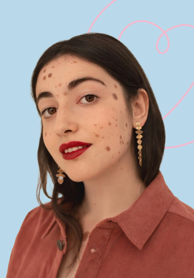 Photo of Alba Parejo on a light blue background with pink heart detail